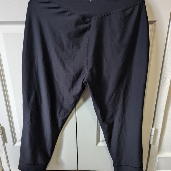 Women's L Old Navy Active Powersoft Black Leggings - Picture 2 of 2